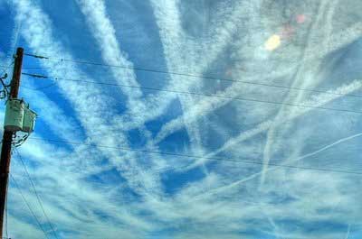 http://www.ufodigest.com/news/0109/images/holly-chemtrail.jpg
